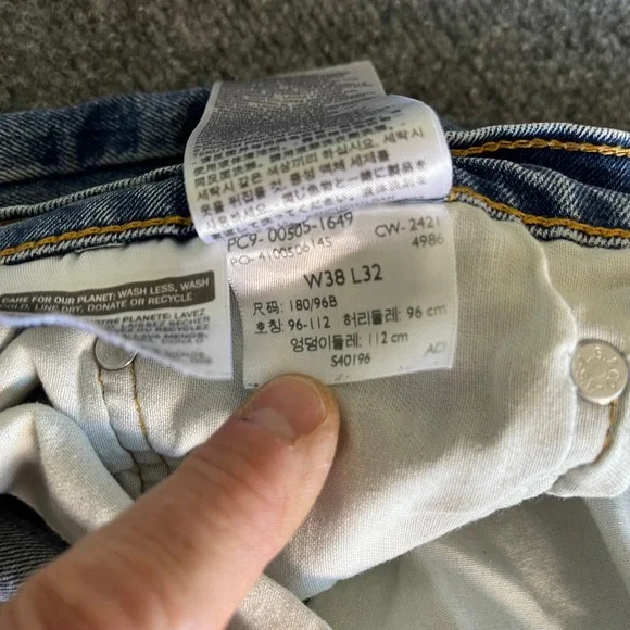 Levis 505 Regular Fit Straight Leg Jeans Mens 38x32 Medium Wash Blue Denim - Picture 4 of 7